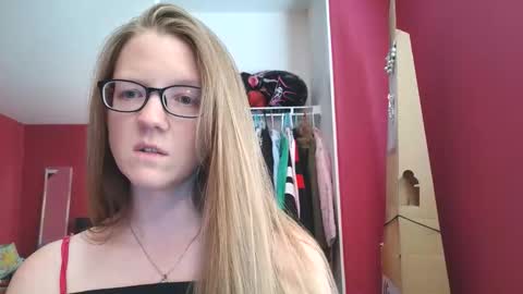 Snapshot of angelicangel3 chatting on May 4, 7:32 pm AngelicAngel online show from May 4, 7:32 pm