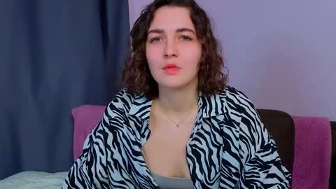 Snapshot of angelichatheway chatting on February 19, 6:48 pm Roxi online show from February 19, 6:48 pm