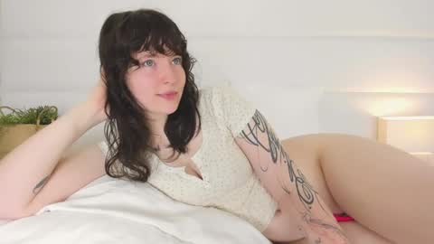Snapshot of angelicmoon chatting on May 17, 1:47 am Angelic online show from May 17, 1:47 am