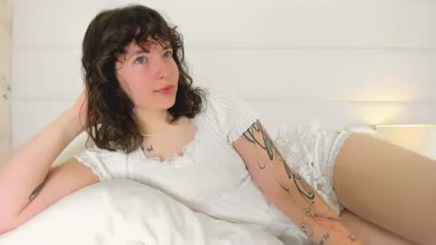 Snapshot of angelicmoon chatting on July 21, 2:47 am Angelic online show from July 21, 2:47 am