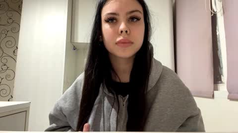 Snapshot of angelicplackett chatting on December 20, 6:26 pm Alice online show from December 20, 6:26 pm