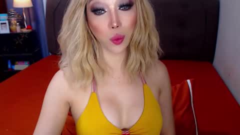 Snapshot of angelicqueents chatting on December 20, 4:41 am MS. AMALIA online show from December 20, 4:41 am