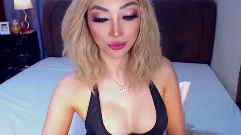 Snapshot of angelicqueents chatting on January 15, 7:02 am MS. AMALIA online show from January 15, 7:02 am