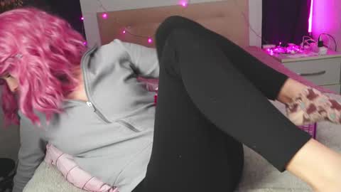 Snapshot of angelika_rouge chatting on February 7, 5:29 pm Angelika Rouge online show from February 7, 5:29 pm