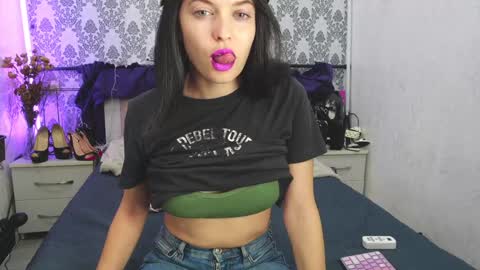 Snapshot of angelika_rouge chatting on September 19, 3:56 pm Angelika Rouge online show from September 19, 3:56 pm