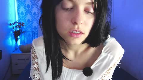 Snapshot of angelika_rouge chatting on December 16, 1:27 pm Angelika Rouge online show from December 16, 1:27 pm