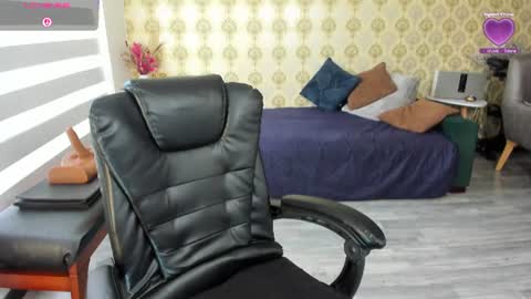 Snapshot of angelina_class_7 chatting on June 19, 2:10 pm angelina_class_7 online show from June 19, 2:10 pm