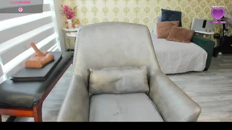 Snapshot of angelina_class_7 chatting on June 25, 2:21 pm angelina_class_7 online show from June 25, 2:21 pm
