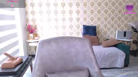 Snapshot of angelina_class_7 chatting on July 13, 1:36 pm angelina_class_7 online show from July 13, 1:36 pm
