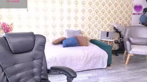 Snapshot of angelina_class_7 chatting on July 14, 3:51 pm angelina_class_7 online show from July 14, 3:51 pm