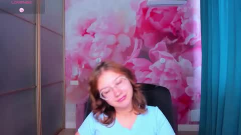 Snapshot of angelinalow chatting on October 23, 11:31 am AngelinaLow online show from October 23, 11:31 am