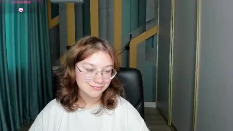 Snapshot of angelinalow chatting on October 30, 1:56 pm AngelinaLow online show from October 30, 1:56 pm