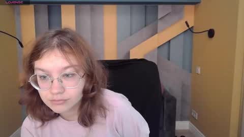 Snapshot of angelinalow chatting on November 2, 6:27 am AngelinaLow online show from November 2, 6:27 am