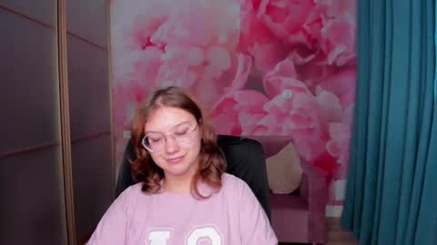 Snapshot of angelinalow chatting on November 4, 12:26 pm AngelinaLow online show from November 4, 12:26 pm