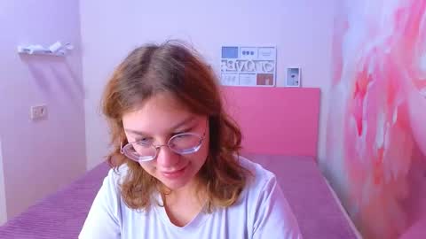 Snapshot of angelinalow chatting on November 11, 12:27 pm AngelinaLow online show from November 11, 12:27 pm