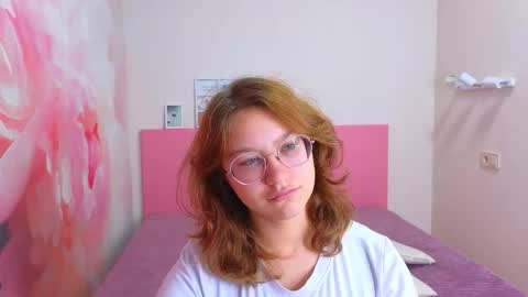 Snapshot of angelinalow chatting on November 12, 12:27 pm AngelinaLow online show from November 12, 12:27 pm