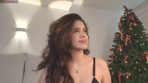 Snapshot of angelinarosss_ chatting on January 7, 5:04 pm online show from January 7, 5:04 pm