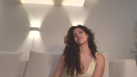 Snapshot of angelinarosss_ chatting on February 13, 8:27 pm online show from February 13, 8:27 pm