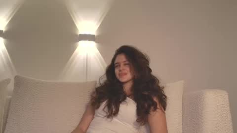 Snapshot of angelinarosss_ chatting on February 24, 11:25 pm online show from February 24, 11:25 pm