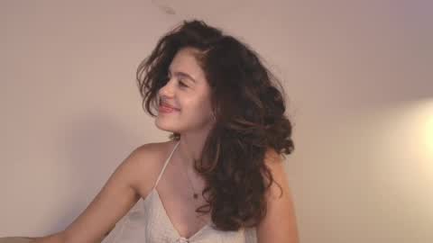 Snapshot of angelinarosss_ chatting on May 1, 12:04 am online show from May 1, 12:04 am