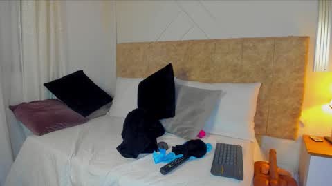 angelinarouse_ online show from December 17, 6:19 am