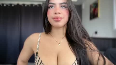 Snapshot of angelinav7 chatting on July 17, 7:08 pm Angelina Weiss online show from July 17, 7:08 pm