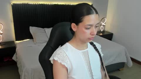 Snapshot of angeline_davies chatting on October 28, 3:43 am angeline_davies online show from October 28, 3:43 am