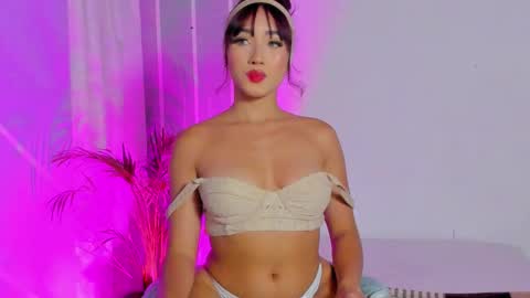 Angelique Murphy online show from November 4, 8:35 am