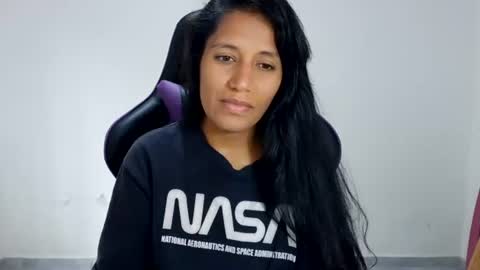 Snapshot of angelitaa_hot chatting on July 7, 2:10 pm angela online show from July 7, 2:10 pm