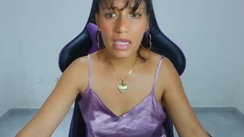 Snapshot of angelitaa_hot chatting on July 12, 9:28 pm angela online show from July 12, 9:28 pm