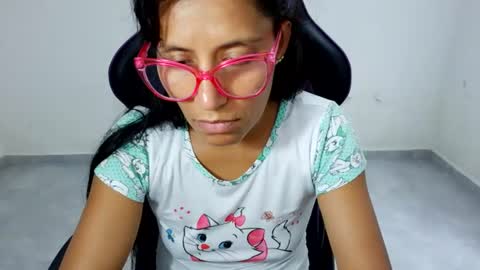 Snapshot of angelitaa_hot chatting on July 14, 7:08 pm angela online show from July 14, 7:08 pm