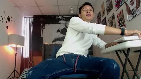 Snapshot of angell01_ chatting on November 22, 7:46 pm Angel online show from November 22, 7:46 pm