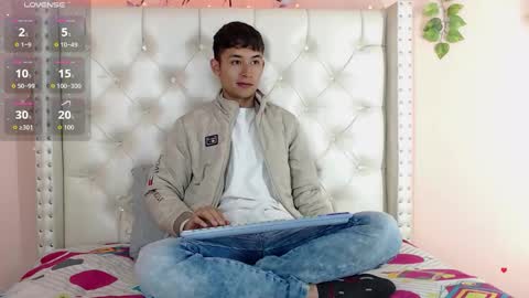 Snapshot of angell01_ chatting on December 18, 8:04 pm Angel online show from December 18, 8:04 pm