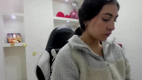 Snapshot of angell_cooper8 chatting on February 18, 1:29 pm Angell cooper8 online show from February 18, 1:29 pm