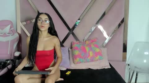 Snapshot of angell_petite01 chatting on February 14, 9:00 pm angell_petite01 online show from February 14, 9:00 pm