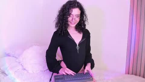 Snapshot of angellike_doll chatting on July 11, 8:00 pm Angellike online show from July 11, 8:00 pm