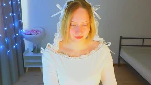 Snapshot of angellisss chatting on November 1, 3:19 am Cutie online show from November 1, 3:19 am