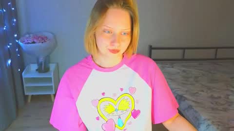 Snapshot of angellisss chatting on November 7, 9:09 am Cutie online show from November 7, 9:09 am