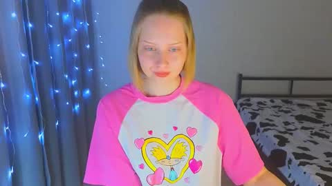 Snapshot of angellisss chatting on November 26, 8:59 am Cutie online show from November 26, 8:59 am