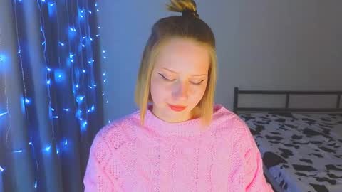 Snapshot of angellisss chatting on December 1, 3:28 pm Cutie online show from December 1, 3:28 pm