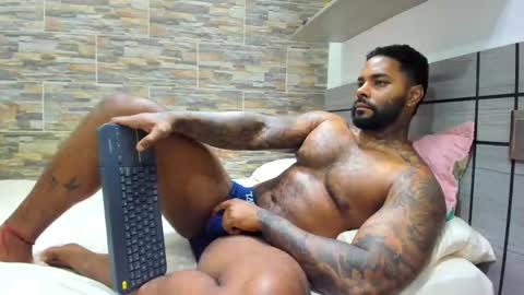 angelo_evans33 online show from February 26, 11:37 pm