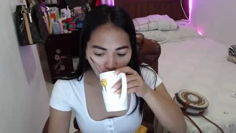 Snapshot of angelofcumx chatting on January 4, 1:52 am sabina online show from January 4, 1:52 am