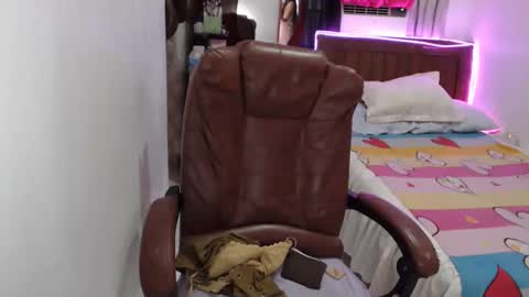 Snapshot of angelofcumx chatting on December 14, 3:34 am sabina online show from December 14, 3:34 am