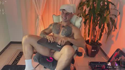 Angelo Ferro online show from December 18, 5:02 am