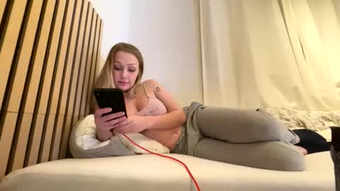 Angeloiid   white fakeboobs lingerie skinny norway online show from September 11, 7:47 pm