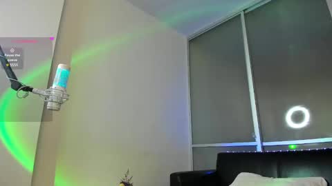 Snapshot of angelpaull chatting on December 2, 11:40 pm Angel online show from December 2, 11:40 pm