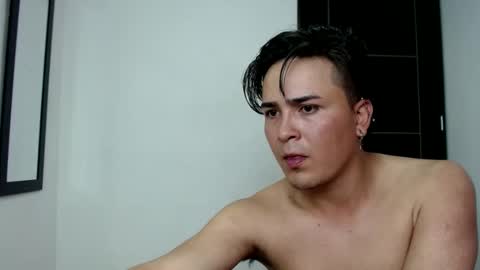 Snapshot of angels_0001 chatting on December 6, 4:03 am angels_0001 online show from December 6, 4:03 am