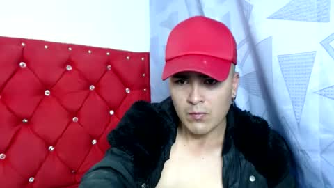 Snapshot of angels_0001 chatting on December 10, 5:00 pm angels_0001 online show from December 10, 5:00 pm