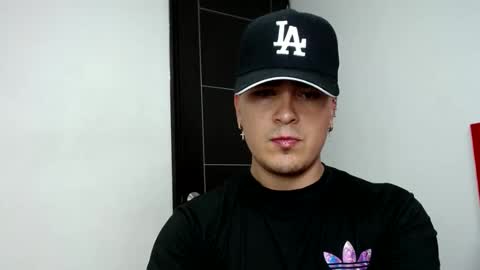 Snapshot of angels_0001 chatting on December 17, 3:39 pm angels_0001 online show from December 17, 3:39 pm