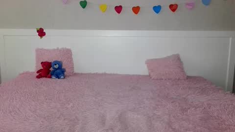 Snapshot of angels_of_passion chatting on February 19, 7:50 am Yana online show from February 19, 7:50 am